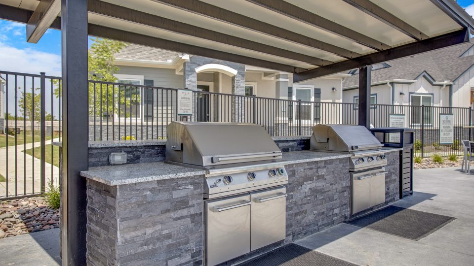 bbq grill and outdoor kitchen at The VLux Trails